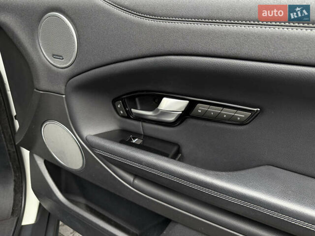 Ленд Ровер Рендж Ровер Эвок 2017 в Киеве на Automoto.ua Белый Ленд Ровер Рендж Ровер Эвок, объемом двигателя 2 л и пробегом 110 тыс. км за 29999 $, фото 32 на Automoto.ua