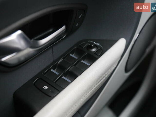 Белый Ленд Ровер Рендж Ровер Эвок, объемом двигателя 2.18 л и пробегом 202 тыс. км за 18000 $, фото 23 на Automoto.ua