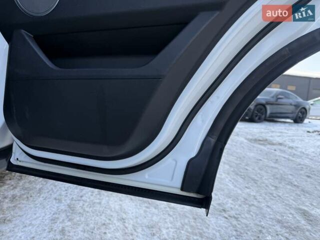 Білий Ленд Ровер Рендж Ровер Евок, об'ємом двигуна 2.18 л та пробігом 198 тис. км за 16500 $, фото 28 на Automoto.ua