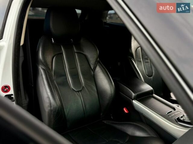 Білий Ленд Ровер Рендж Ровер Евок, об'ємом двигуна 2 л та пробігом 179 тис. км за 12500 $, фото 53 на Automoto.ua