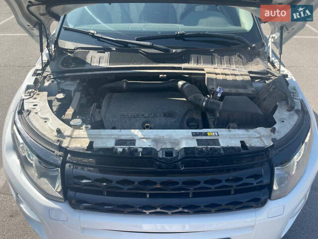 Білий Ленд Ровер Рендж Ровер Евок, об'ємом двигуна 2.18 л та пробігом 220 тис. км за 18000 $, фото 6 на Automoto.ua