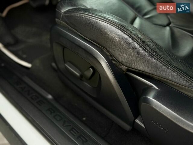 Білий Ленд Ровер Рендж Ровер Евок, об'ємом двигуна 2 л та пробігом 179 тис. км за 12500 $, фото 46 на Automoto.ua