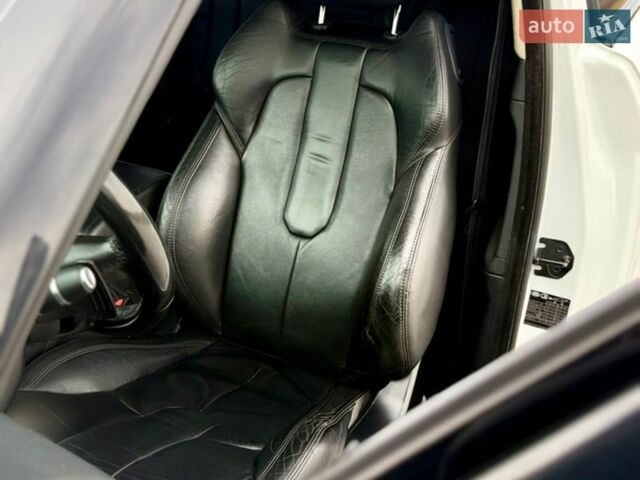 Білий Ленд Ровер Рендж Ровер Евок, об'ємом двигуна 2 л та пробігом 179 тис. км за 12500 $, фото 45 на Automoto.ua