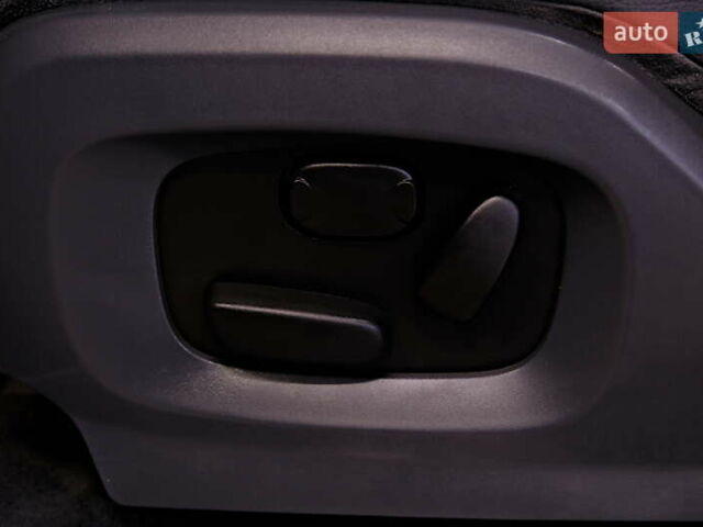 Белый Ленд Ровер Рендж Ровер Эвок, объемом двигателя 2.18 л и пробегом 180 тыс. км за 14900 $, фото 17 на Automoto.ua