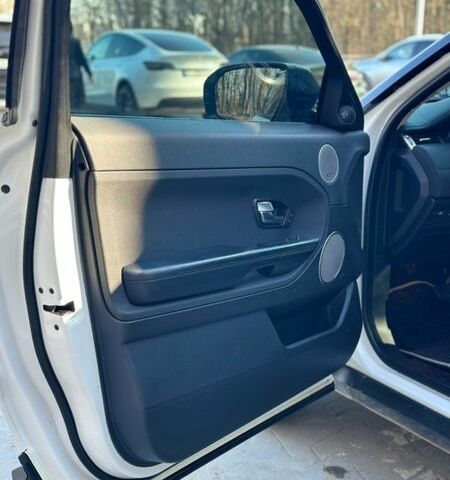 Белый Ленд Ровер Рендж Ровер Эвок, объемом двигателя 2 л и пробегом 179 тыс. км за 12700 $, фото 19 на Automoto.ua