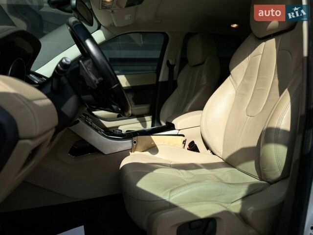 Білий Ленд Ровер Рендж Ровер Евок, об'ємом двигуна 2 л та пробігом 113 тис. км за 17800 $, фото 11 на Automoto.ua