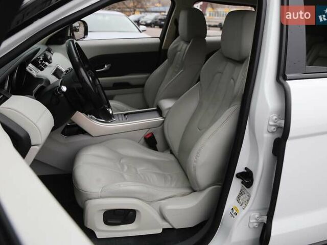 Белый Ленд Ровер Рендж Ровер Эвок, объемом двигателя 2.18 л и пробегом 202 тыс. км за 18000 $, фото 8 на Automoto.ua