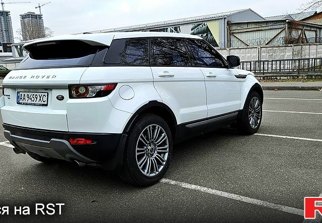 Белый Ленд Ровер Рендж Ровер Эвок, объемом двигателя 2 л и пробегом 84 тыс. км за 17900 $, фото 2 на Automoto.ua