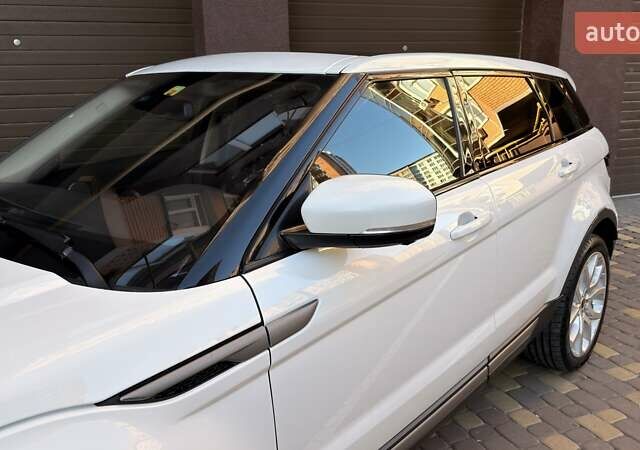 Белый Ленд Ровер Рендж Ровер Эвок, объемом двигателя 2 л и пробегом 142 тыс. км за 13750 $, фото 4 на Automoto.ua