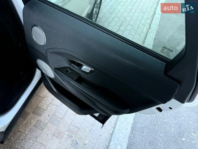 Белый Ленд Ровер Рендж Ровер Эвок, объемом двигателя 2 л и пробегом 168 тыс. км за 17400 $, фото 65 на Automoto.ua