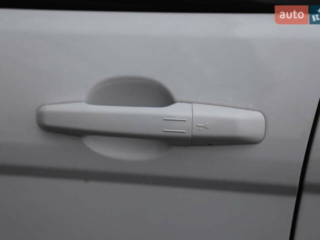 Белый Ленд Ровер Рендж Ровер Эвок, объемом двигателя 2.18 л и пробегом 202 тыс. км за 18000 $, фото 25 на Automoto.ua