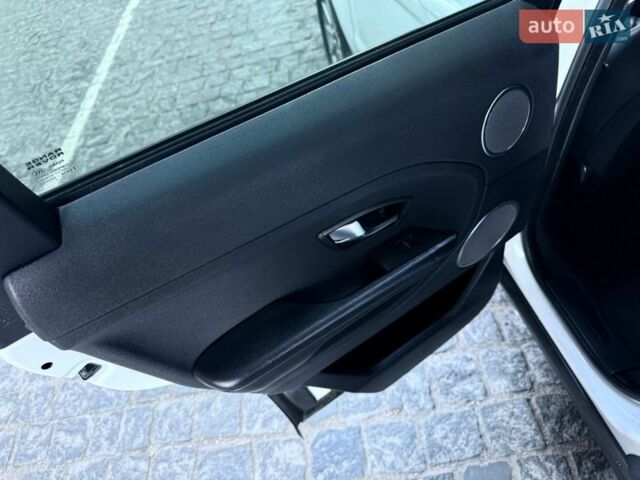 Белый Ленд Ровер Рендж Ровер Эвок, объемом двигателя 2 л и пробегом 168 тыс. км за 17400 $, фото 72 на Automoto.ua