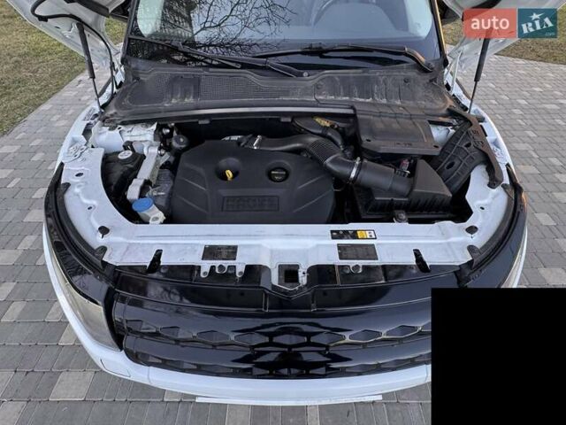 Белый Ленд Ровер Рендж Ровер Эвок, объемом двигателя 2 л и пробегом 168 тыс. км за 17800 $, фото 6 на Automoto.ua