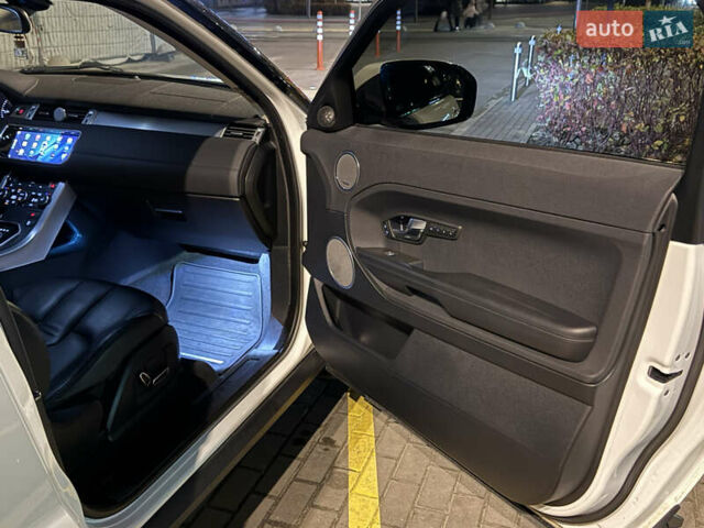 Білий Ленд Ровер Рендж Ровер Евок, об'ємом двигуна 2.18 л та пробігом 135 тис. км за 19900 $, фото 20 на Automoto.ua