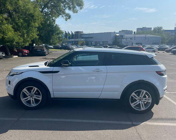 Білий Ленд Ровер Рендж Ровер Евок, об'ємом двигуна 2.18 л та пробігом 220 тис. км за 18000 $, фото 3 на Automoto.ua