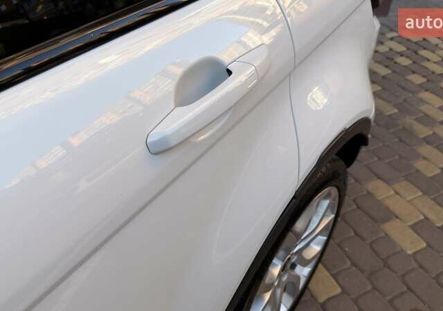 Белый Ленд Ровер Рендж Ровер Эвок, объемом двигателя 2 л и пробегом 142 тыс. км за 13750 $, фото 7 на Automoto.ua