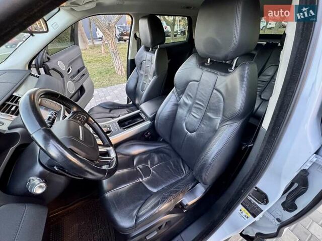 Белый Ленд Ровер Рендж Ровер Эвок, объемом двигателя 2 л и пробегом 168 тыс. км за 17800 $, фото 26 на Automoto.ua