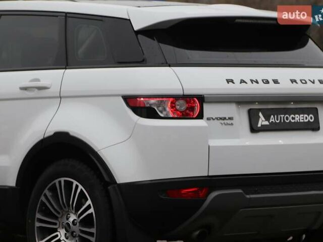 Белый Ленд Ровер Рендж Ровер Эвок, объемом двигателя 2.18 л и пробегом 202 тыс. км за 18000 $, фото 7 на Automoto.ua