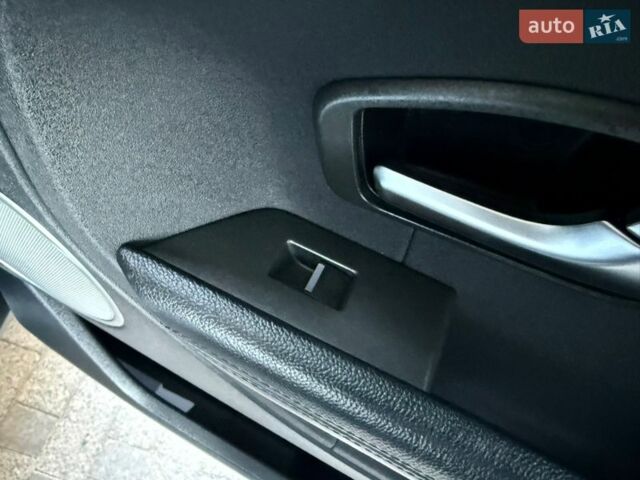 Белый Ленд Ровер Рендж Ровер Эвок, объемом двигателя 2 л и пробегом 168 тыс. км за 17400 $, фото 66 на Automoto.ua