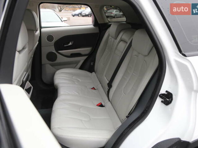 Белый Ленд Ровер Рендж Ровер Эвок, объемом двигателя 2.18 л и пробегом 202 тыс. км за 18000 $, фото 9 на Automoto.ua