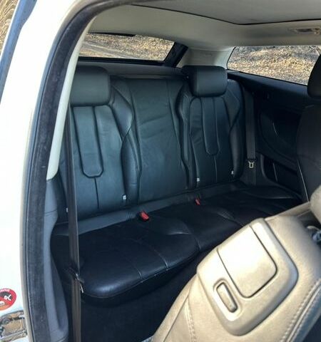 Белый Ленд Ровер Рендж Ровер Эвок, объемом двигателя 2 л и пробегом 179 тыс. км за 12700 $, фото 28 на Automoto.ua