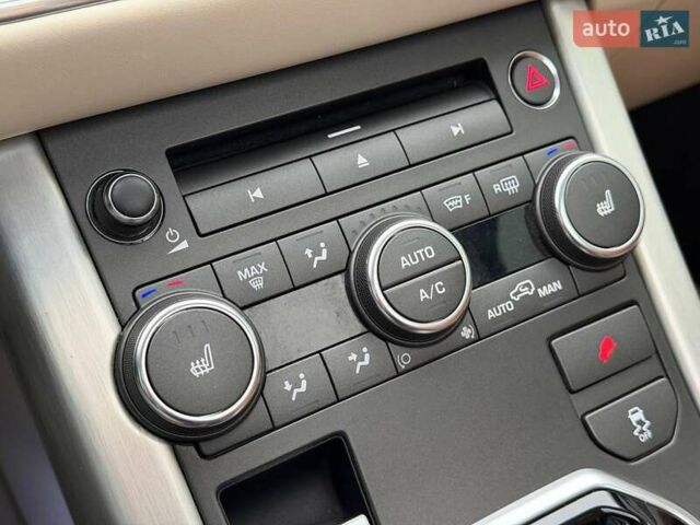 Білий Ленд Ровер Рендж Ровер Евок, об'ємом двигуна 2 л та пробігом 125 тис. км за 14800 $, фото 56 на Automoto.ua