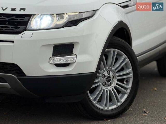 Білий Ленд Ровер Рендж Ровер Евок, об'ємом двигуна 2 л та пробігом 125 тис. км за 14800 $, фото 4 на Automoto.ua