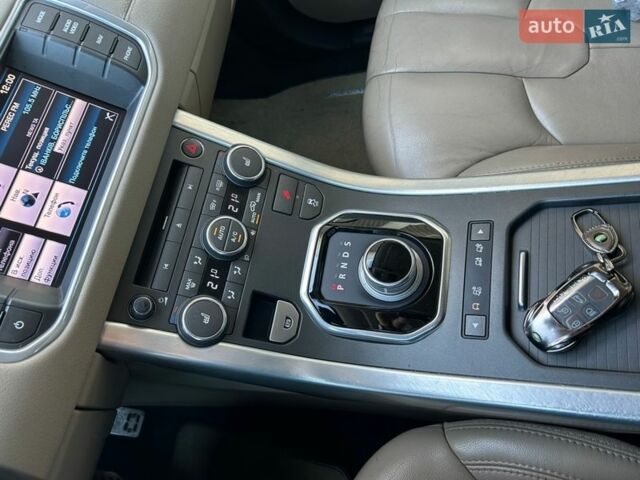 Белый Ленд Ровер Рендж Ровер Эвок, объемом двигателя 2 л и пробегом 183 тыс. км за 11800 $, фото 19 на Automoto.ua