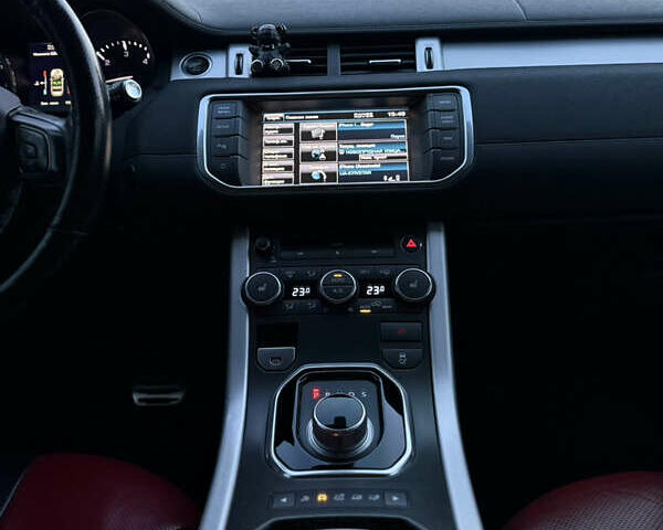 Белый Ленд Ровер Рендж Ровер Эвок, объемом двигателя 2.18 л и пробегом 193 тыс. км за 19500 $, фото 6 на Automoto.ua