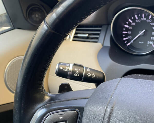 Ленд Ровер Рендж Ровер Эвок 2012 в Киеве на Automoto.ua Белый Ленд Ровер Рендж Ровер Эвок, объемом двигателя 2.18 л и пробегом 215 тыс. км за 19999 $, фото 60 на Automoto.ua