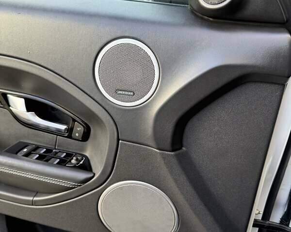 Білий Ленд Ровер Рендж Ровер Евок, об'ємом двигуна 2 л та пробігом 186 тис. км за 16900 $, фото 12 на Automoto.ua