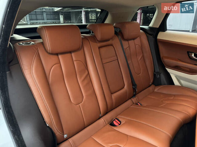 Білий Ленд Ровер Рендж Ровер Евок, об'ємом двигуна 2.2 л та пробігом 108 тис. км за 17800 $, фото 65 на Automoto.ua