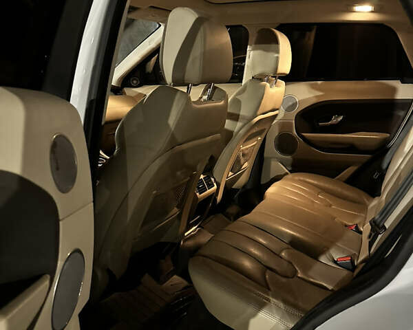 Білий Ленд Ровер Рендж Ровер Евок, об'ємом двигуна 2 л та пробігом 320 тис. км за 14000 $, фото 19 на Automoto.ua