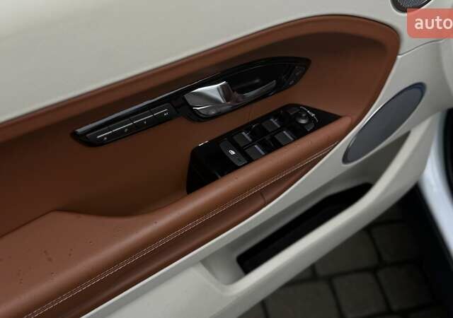 Білий Ленд Ровер Рендж Ровер Евок, об'ємом двигуна 2 л та пробігом 231 тис. км за 16990 $, фото 26 на Automoto.ua