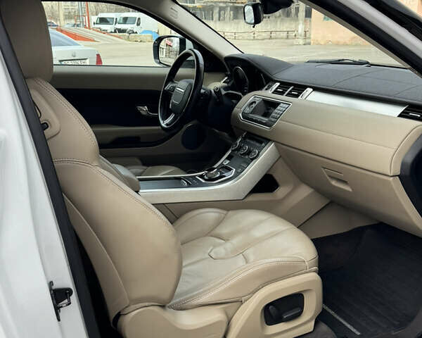 Белый Ленд Ровер Рендж Ровер Эвок, объемом двигателя 2.18 л и пробегом 247 тыс. км за 15300 $, фото 21 на Automoto.ua