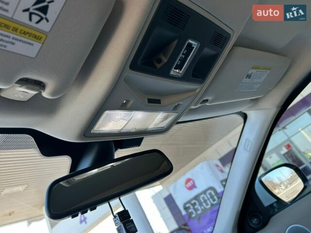 Белый Ленд Ровер Рендж Ровер Эвок, объемом двигателя 2 л и пробегом 183 тыс. км за 11800 $, фото 25 на Automoto.ua