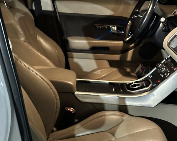 Белый Ленд Ровер Рендж Ровер Эвок, объемом двигателя 2 л и пробегом 200 тыс. км за 15500 $, фото 52 на Automoto.ua