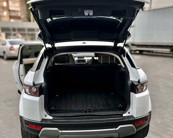 Білий Ленд Ровер Рендж Ровер Евок, об'ємом двигуна 2.18 л та пробігом 190 тис. км за 19200 $, фото 24 на Automoto.ua