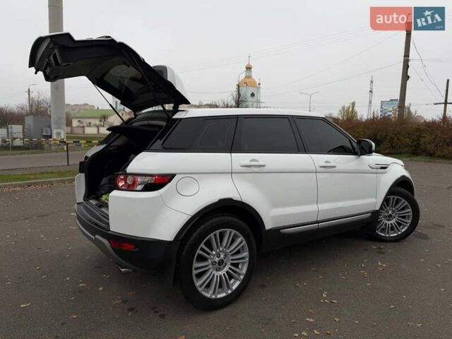 Білий Ленд Ровер Рендж Ровер Евок, об'ємом двигуна 2 л та пробігом 125 тис. км за 14800 $, фото 30 на Automoto.ua