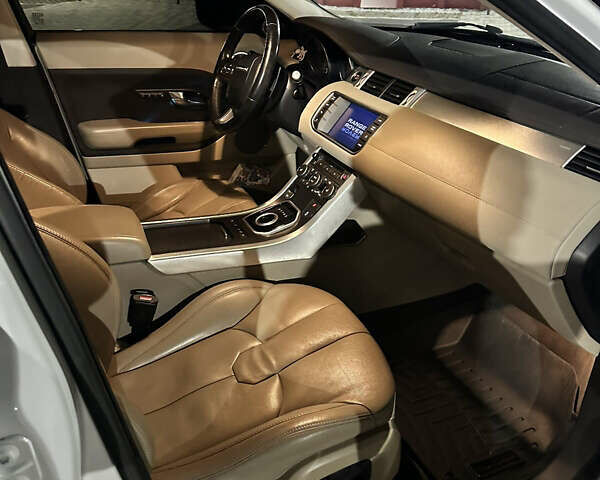 Белый Ленд Ровер Рендж Ровер Эвок, объемом двигателя 2 л и пробегом 200 тыс. км за 15500 $, фото 54 на Automoto.ua