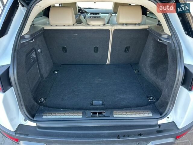 Белый Ленд Ровер Рендж Ровер Эвок, объемом двигателя 2 л и пробегом 183 тыс. км за 11800 $, фото 36 на Automoto.ua