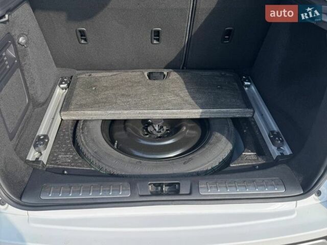 Білий Ленд Ровер Рендж Ровер Евок, об'ємом двигуна 2 л та пробігом 70 тис. км за 21000 $, фото 26 на Automoto.ua