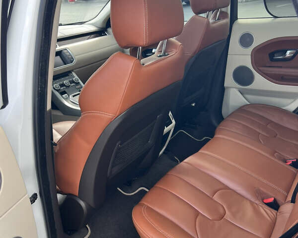 Белый Ленд Ровер Рендж Ровер Эвок, объемом двигателя 2 л и пробегом 233 тыс. км за 15650 $, фото 7 на Automoto.ua