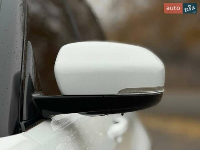 Білий Ленд Ровер Рендж Ровер Евок, об'ємом двигуна 2 л та пробігом 125 тис. км за 14800 $, фото 8 на Automoto.ua