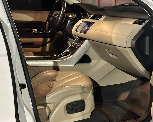 Белый Ленд Ровер Рендж Ровер Эвок, объемом двигателя 2 л и пробегом 200 тыс. км за 15500 $, фото 50 на Automoto.ua