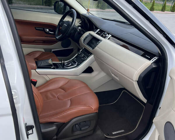 Белый Ленд Ровер Рендж Ровер Эвок, объемом двигателя 2 л и пробегом 233 тыс. км за 15650 $, фото 11 на Automoto.ua