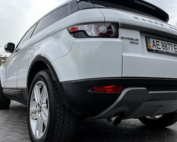 Білий Ленд Ровер Рендж Ровер Евок, об'ємом двигуна 2.2 л та пробігом 190 тис. км за 19800 $, фото 4 на Automoto.ua
