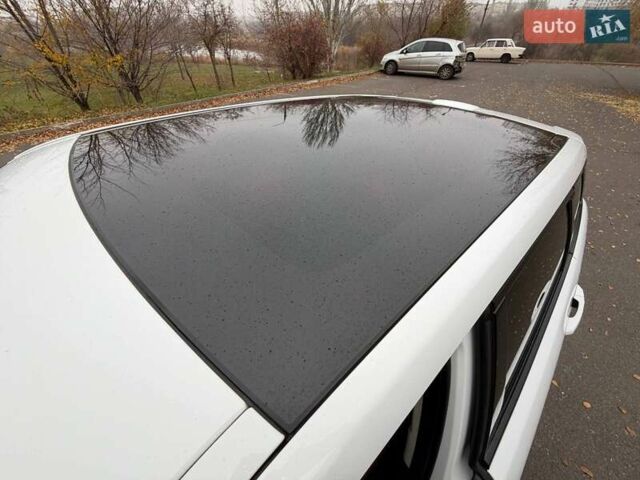 Білий Ленд Ровер Рендж Ровер Евок, об'ємом двигуна 2 л та пробігом 125 тис. км за 14800 $, фото 48 на Automoto.ua