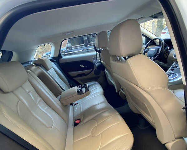 Ленд Ровер Рендж Ровер Эвок 2012 в Киеве на Automoto.ua Белый Ленд Ровер Рендж Ровер Эвок, объемом двигателя 2.18 л и пробегом 215 тыс. км за 19999 $, фото 72 на Automoto.ua