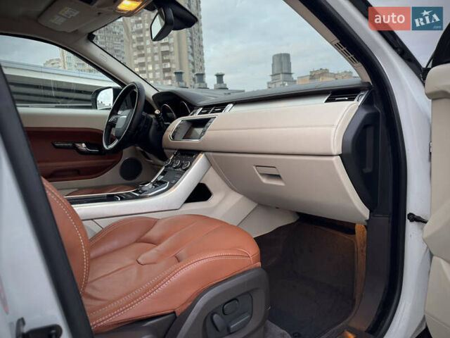 Білий Ленд Ровер Рендж Ровер Евок, об'ємом двигуна 2.2 л та пробігом 108 тис. км за 17800 $, фото 43 на Automoto.ua